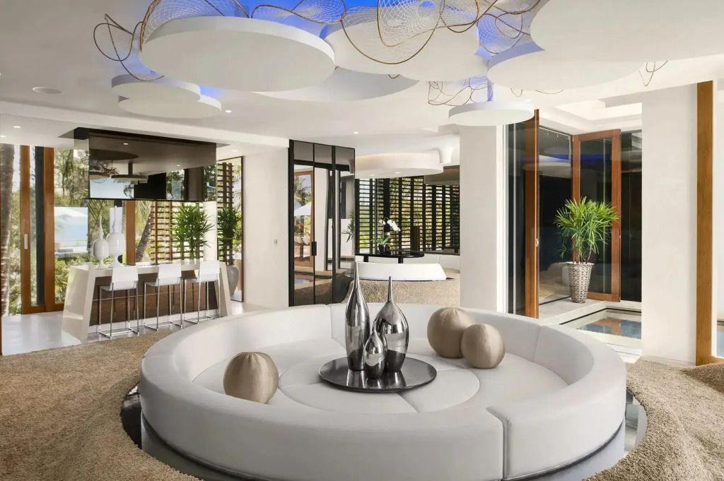 Moderne Lounge mit stilvollem Design und Dekoration