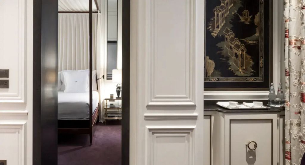 Elegantes Prestige Doppelzimmer mit Baldachinbett und stilvoller Dekoration
