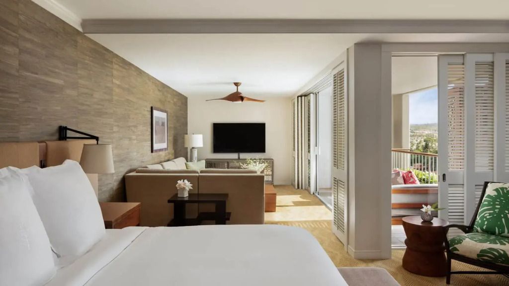 Geräumige Resort Suite mit Sofa, Flachbild-TV und Deckenventilator