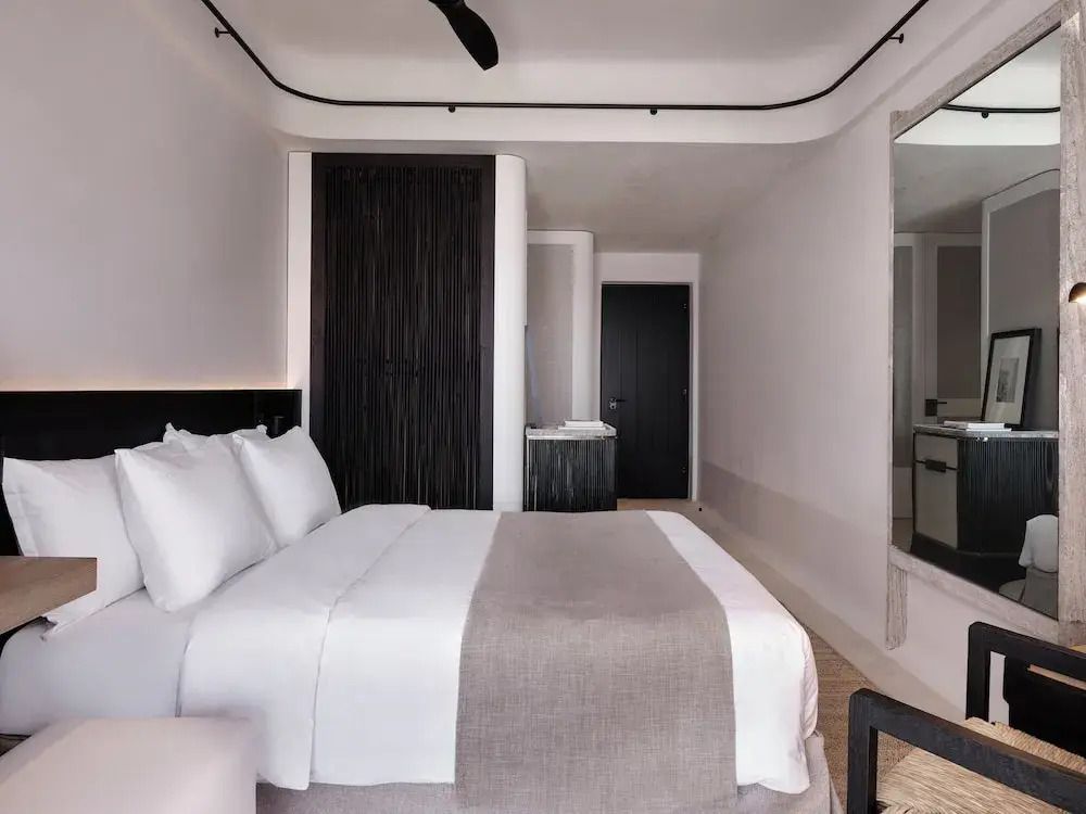Modernes und stilvolles Schlafzimmer im Hotel Kalesma Mykonos