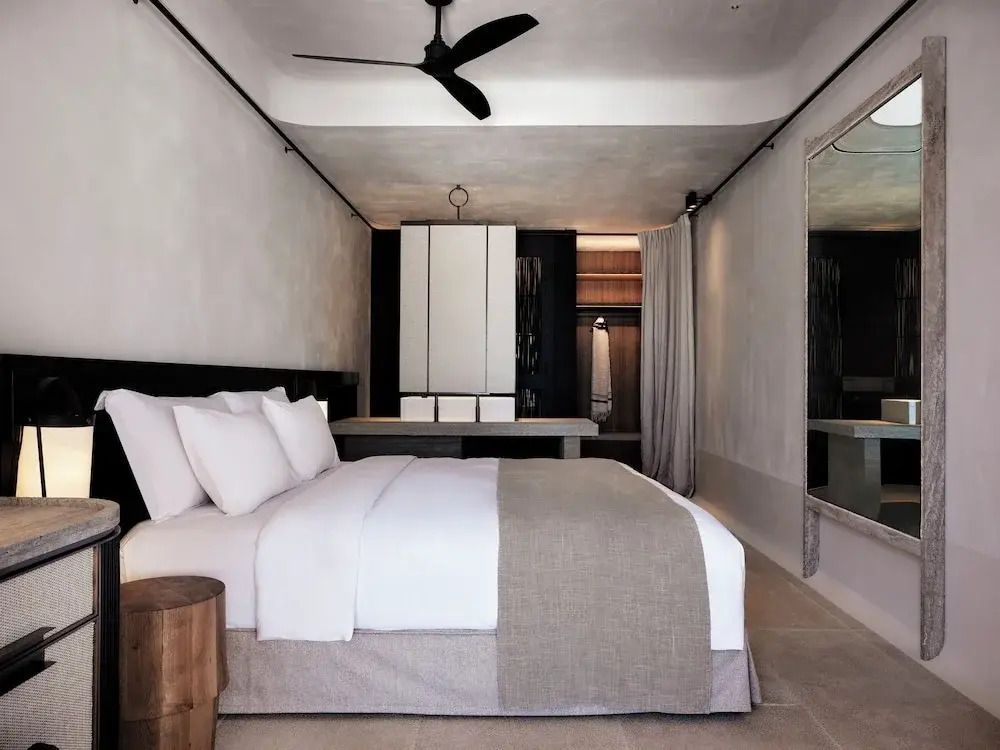 Gemütliches Zimmer mit modernen Annehmlichkeiten und entspannter Atmosphäre.