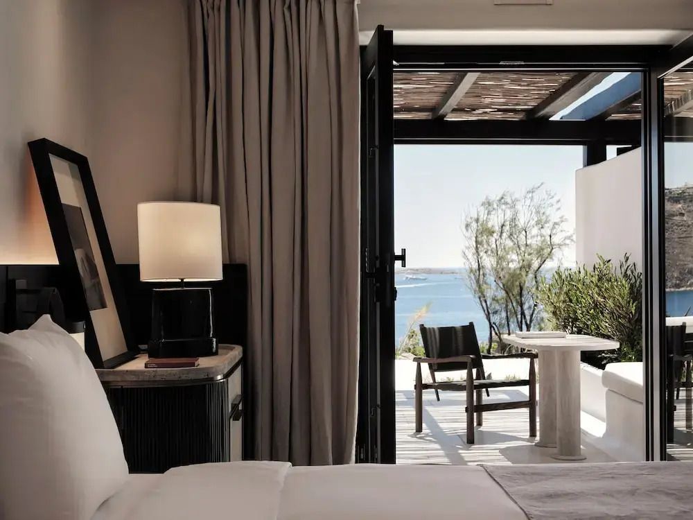 Tastevolles Zimmer mit Terrasse und Meerblick in angenehmer Umgebung.