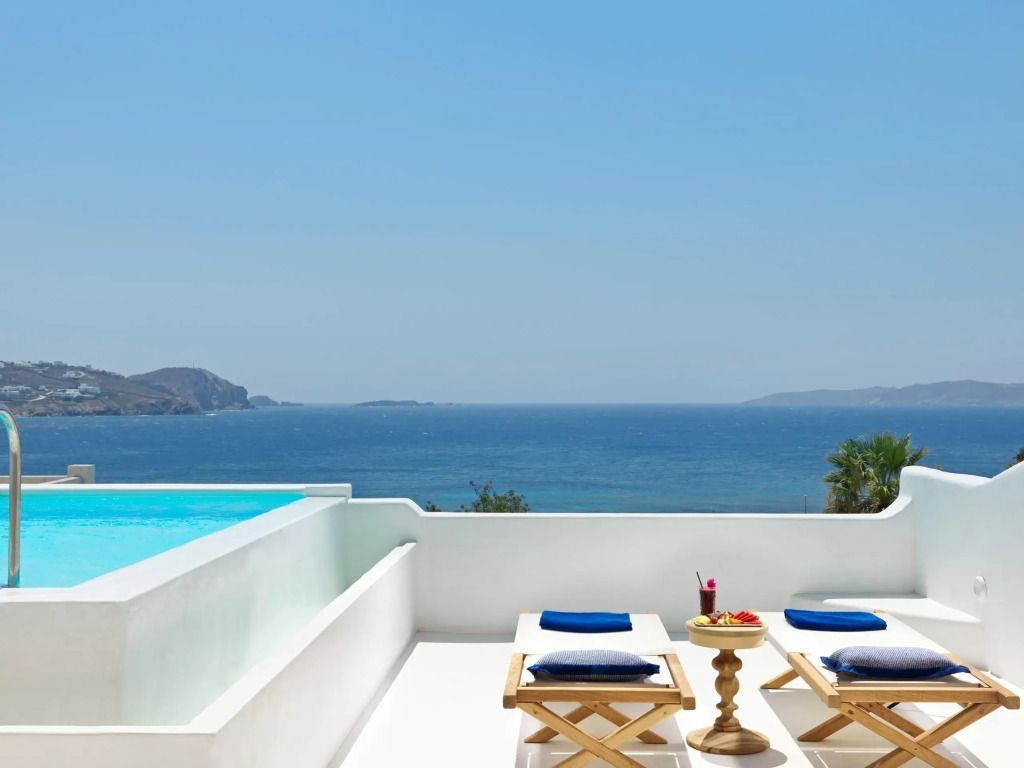 Terrasse mit privatem Pool und Meerblick