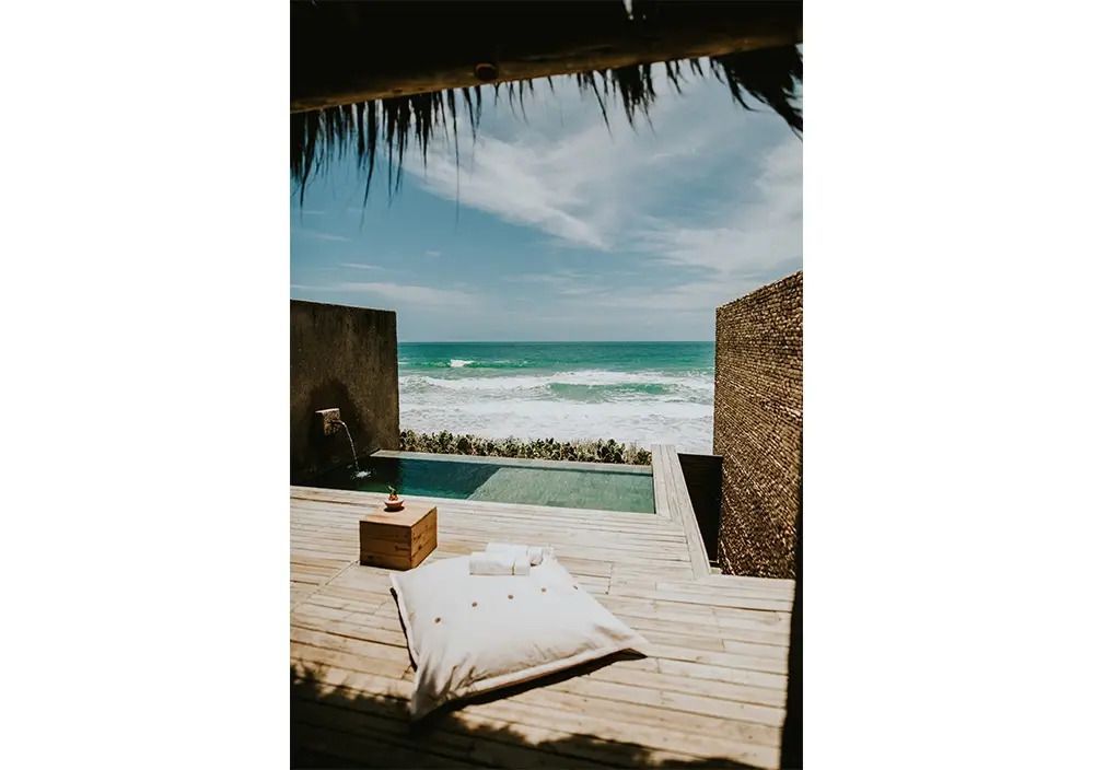 Private Terrasse der Villa mit Blick auf Pool und Ozean