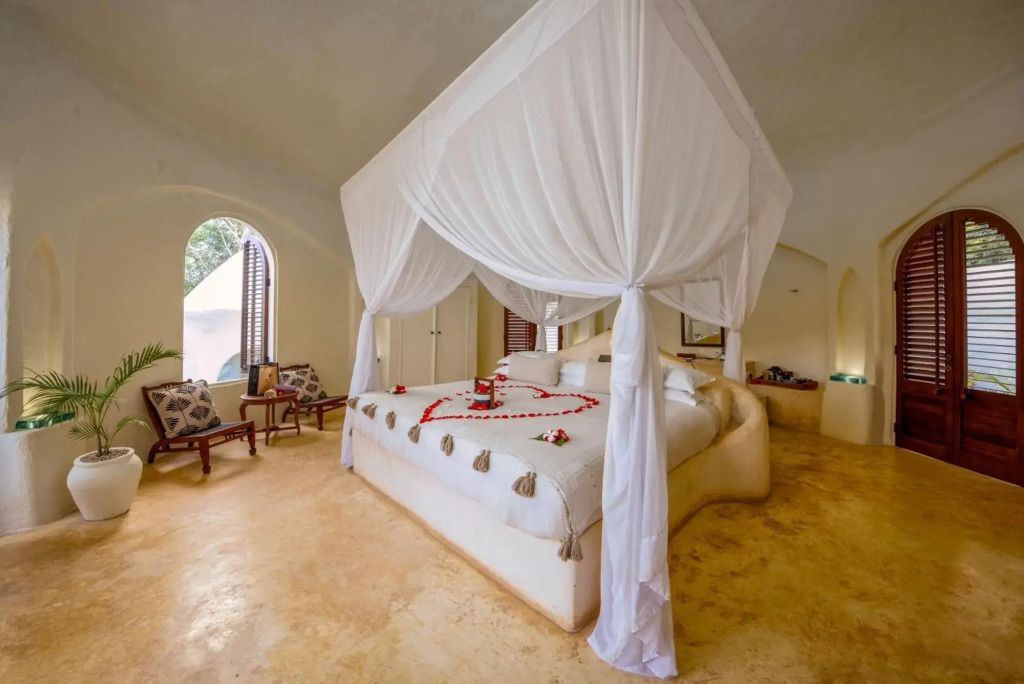 Luxus Doppelzimmer mit Himmelbett und Gartenblick im Elewana Kilindi Zanzibar