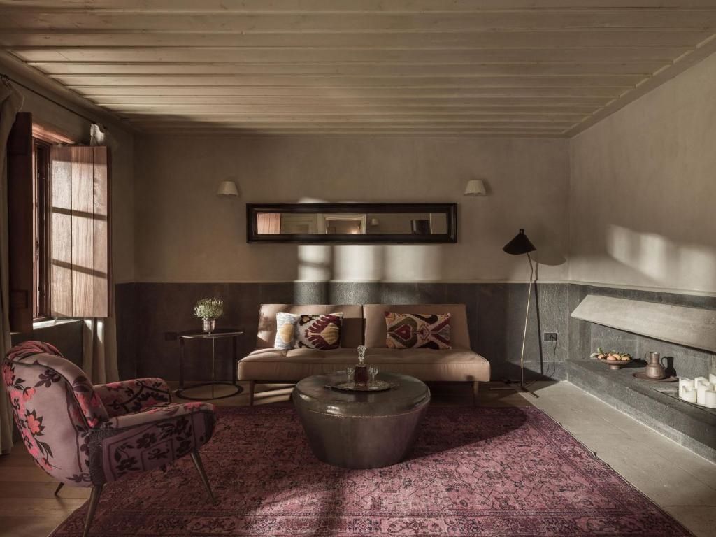 Wohnbereich der Master Residence mit Designermöbeln und gemütlichem Ambiente