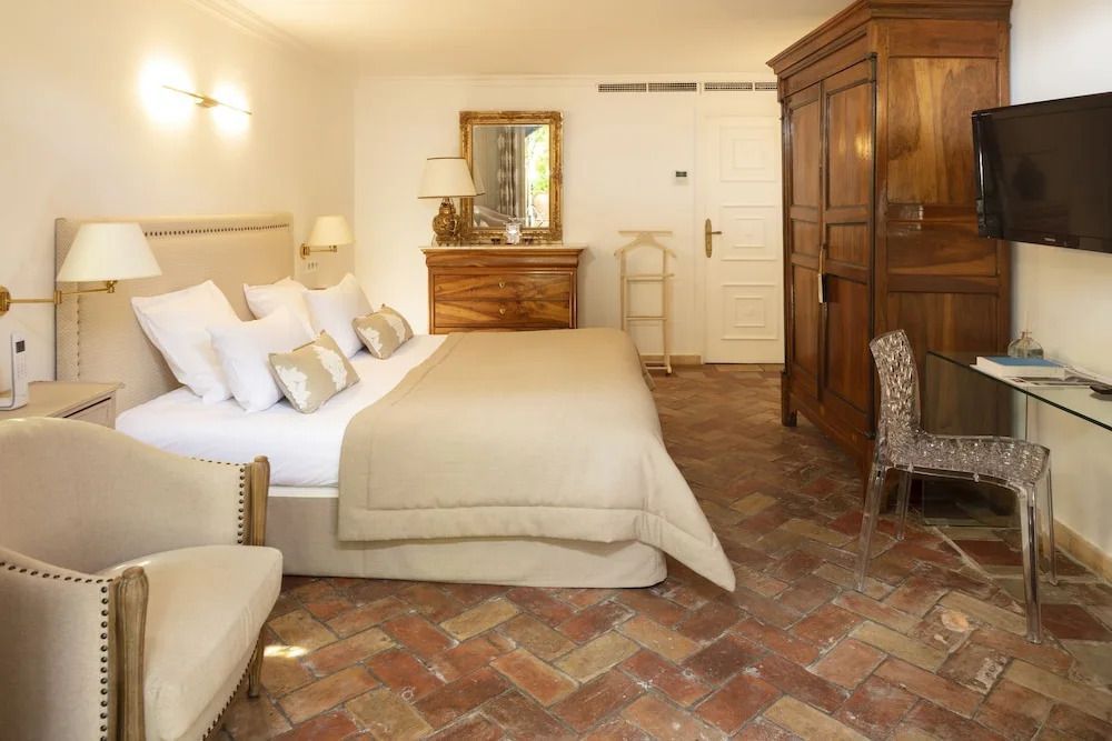 Geräumiges Superior Doppelzimmer im Hotel mit rustikalem Flair und elegantem Dekor