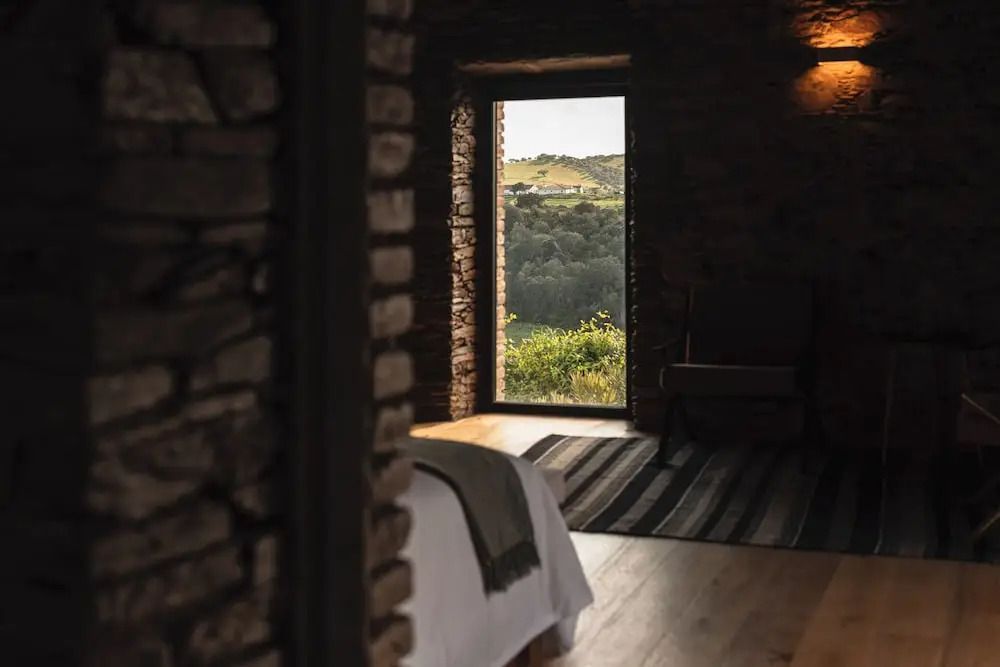 Blick aus dem Fenster auf die Landschaft von der Deluxe Suite