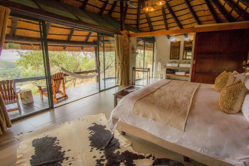 Luxuriöse Suite mit Naturblick und rustikaler Einrichtung