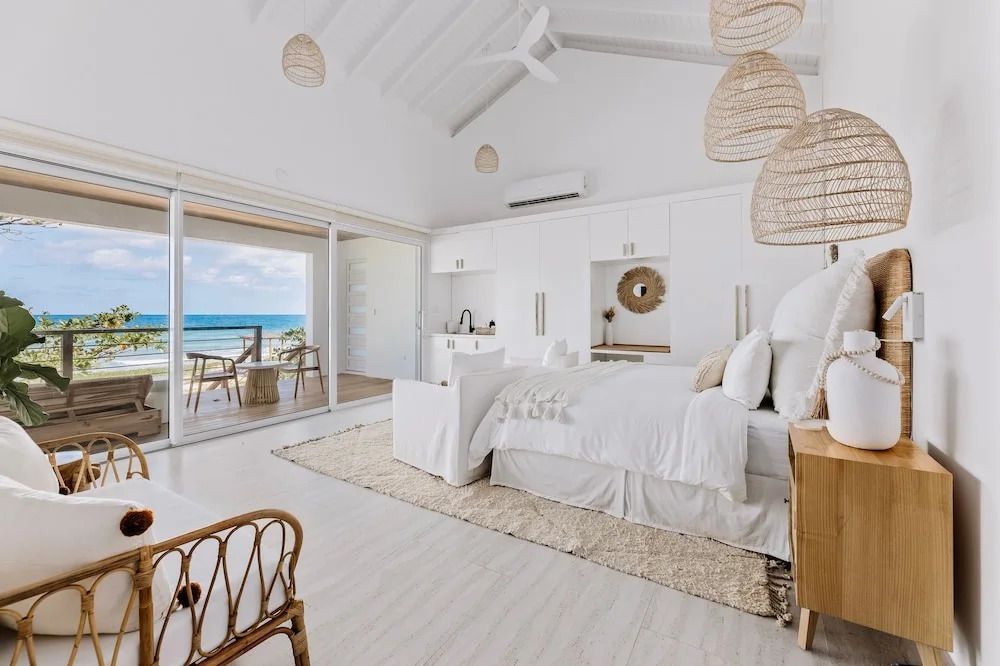 Villa mit direktem Blick auf das Meer und stilvollem Schlafzimmer