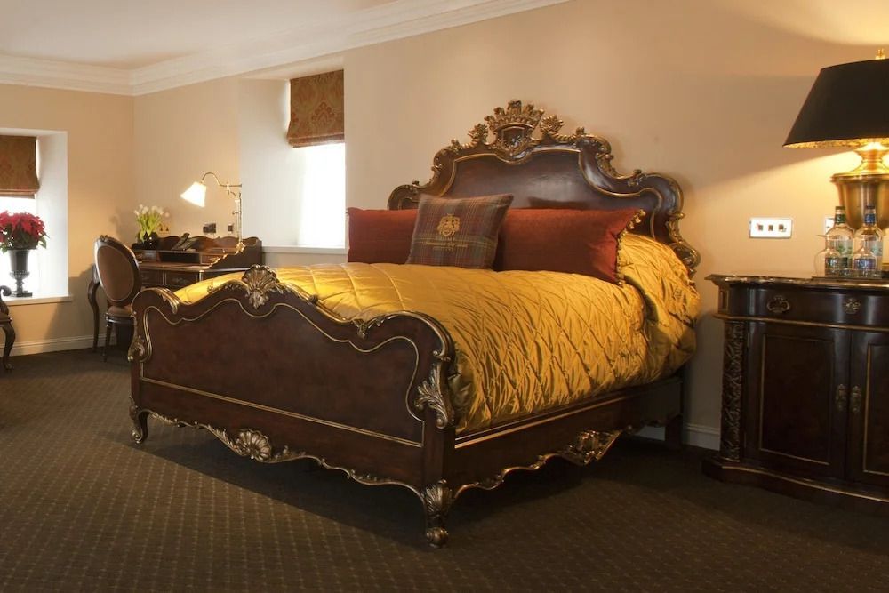 Deluxe Doppelbett mit edlen Details