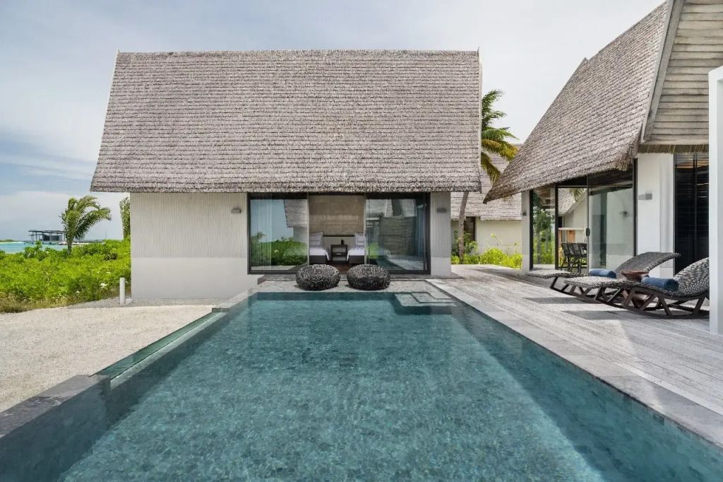 Hütte mit zwei Schlafzimmern und privatem Pool auf einer tropischen Insel