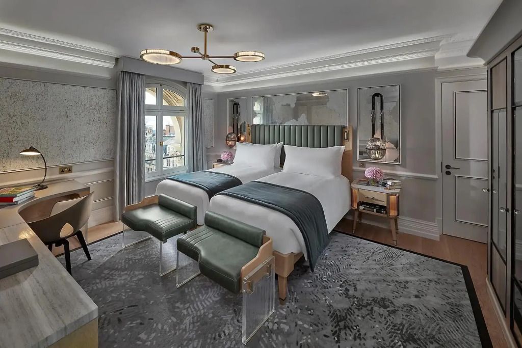 Deluxe Zimmer mit zwei Einzelbetten und eleganter Einrichtung