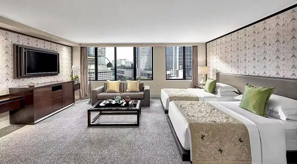 Elegantes Doppelzimmer mit zwei Einzelbetten, Stadtblick und stilvollem Dekor