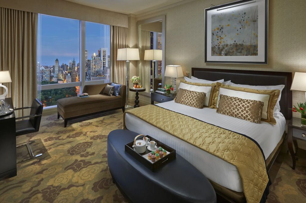 Luxuriöses Doppelzimmer mit Blick auf Central Park und eleganter Einrichtung