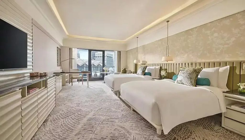Elegantes Deluxe Doppelzimmer mit zwei Einzelbetten und einem Balkon