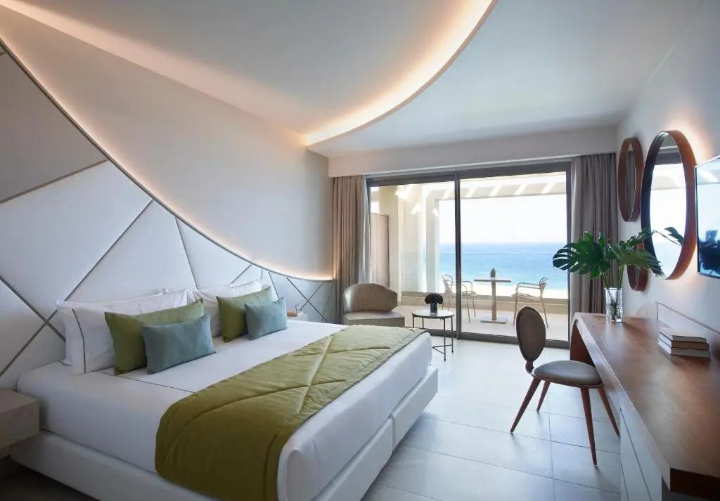 Helles Deluxe-Zimmer mit Aussicht und eleganter Ausstattung