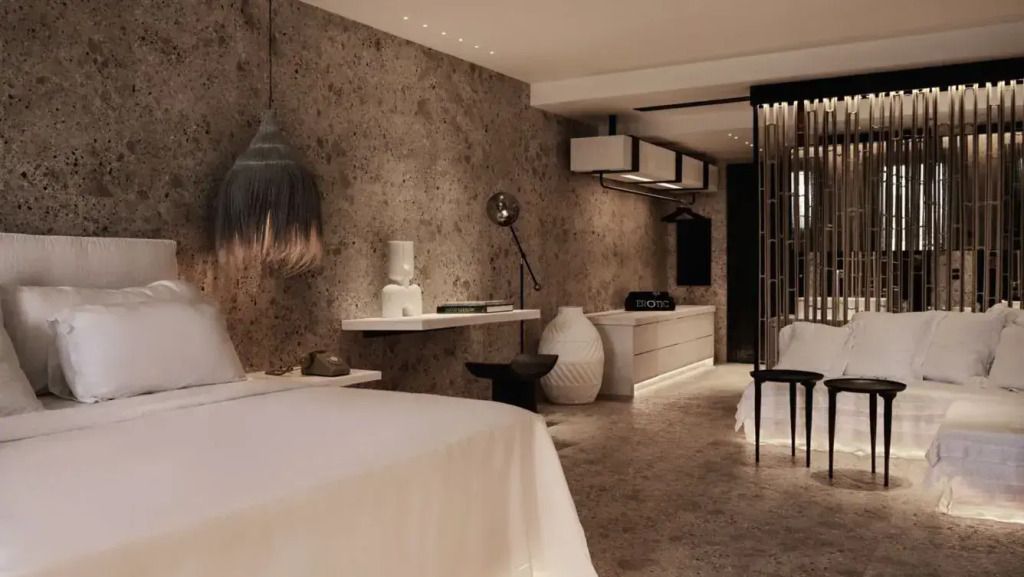 Luxuriös eingerichtete Junior-Suite mit modernem Design und sanfter Beleuchtung