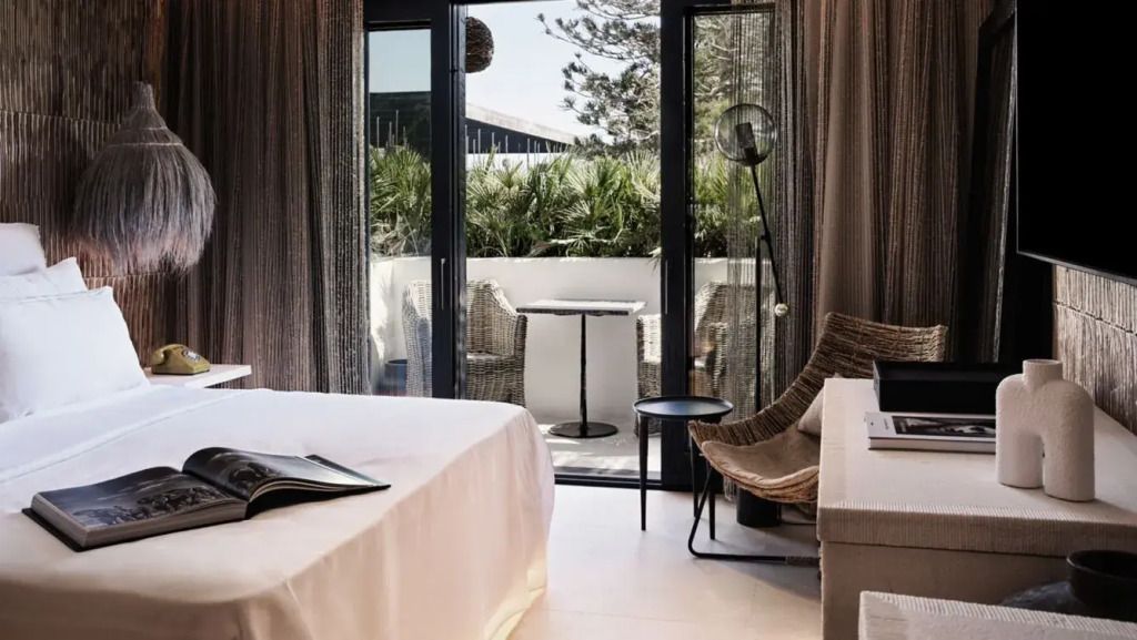 Gemütliches Doppelzimmer mit Zugang zum Balkon im Hotel O by Myconian Collection