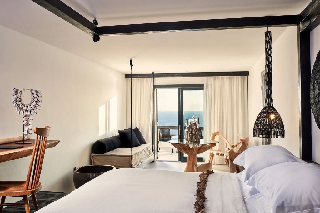 Luxuriöses Doppelzimmer mit Meerblick und stilvoller Einrichtung