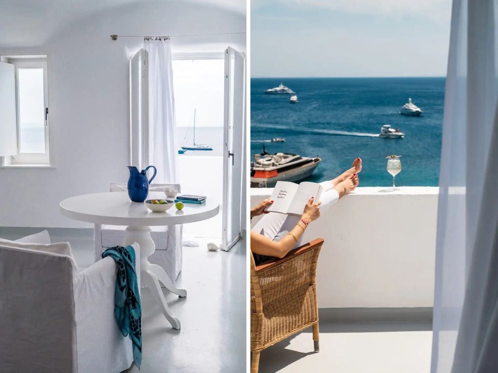 Terrasse mit Sitzbereich und Blick auf das Meer und Boote