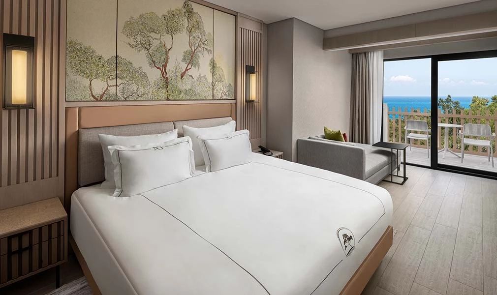 Geräumiges Zimmer mit Doppelbett und Waldsicht im NG Phaselis Bay