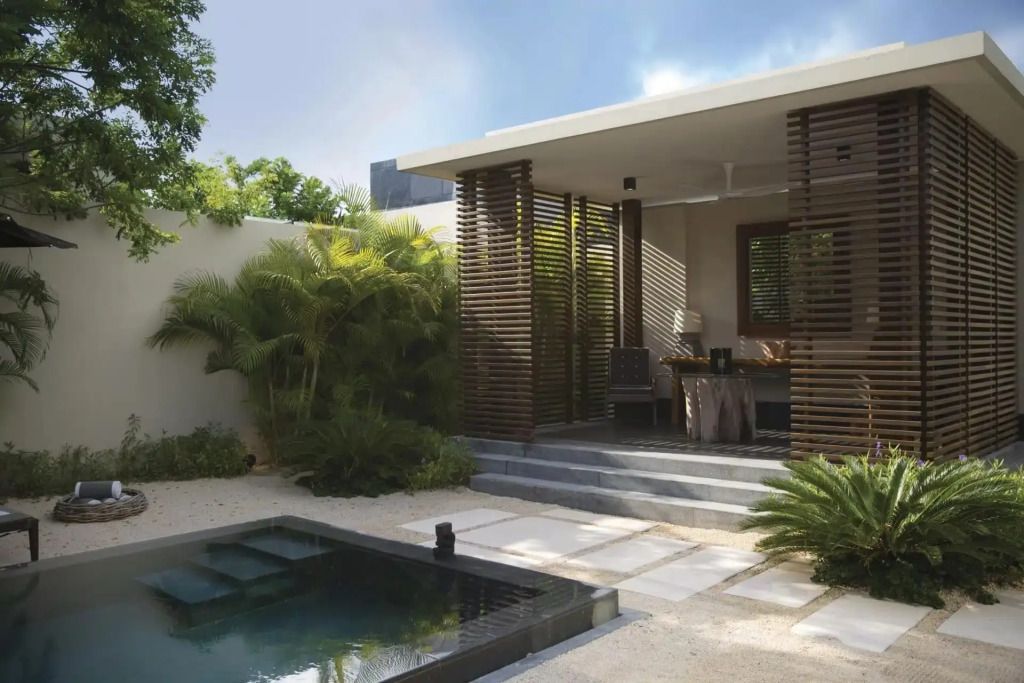 Private Villa mit kleinem Pool und üppigem Garten