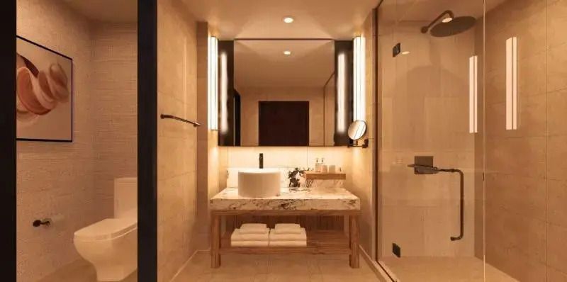 Luxuriöses Badezimmer mit großer Dusche und stilvollen Leuchten