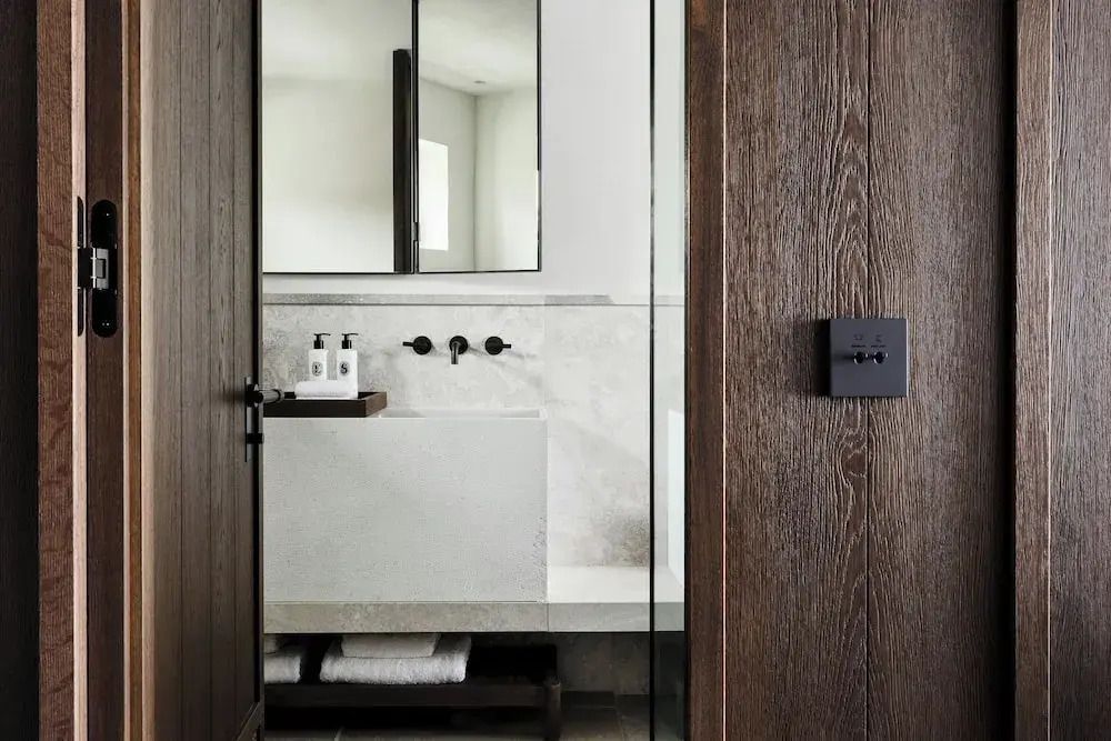 Modernes Badezimmer mit hochwertigen Armaturen