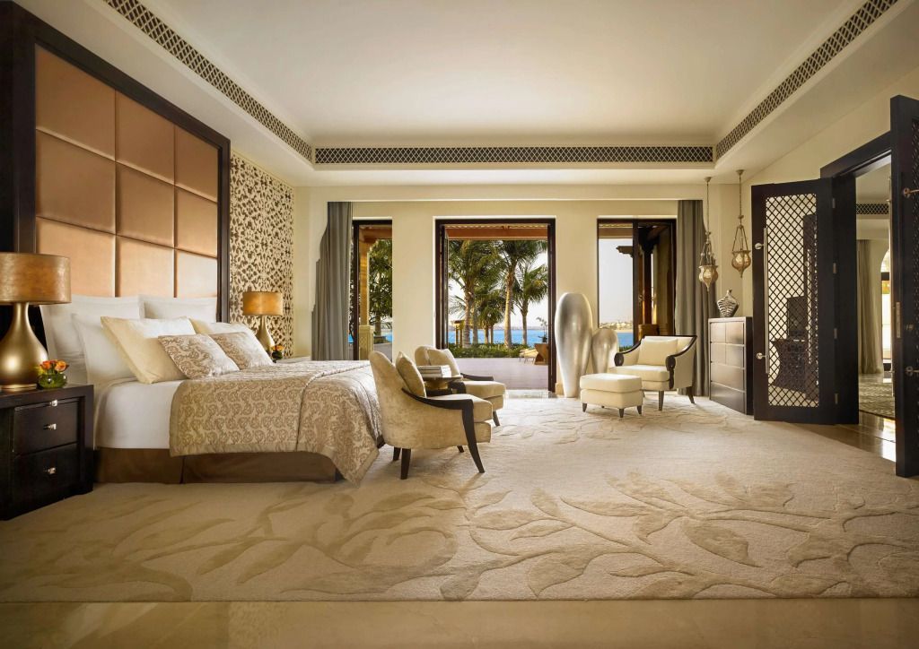 Geräumiges Zimmer mit Meerblick vom Balkon im Hotel One&Only The Palm.