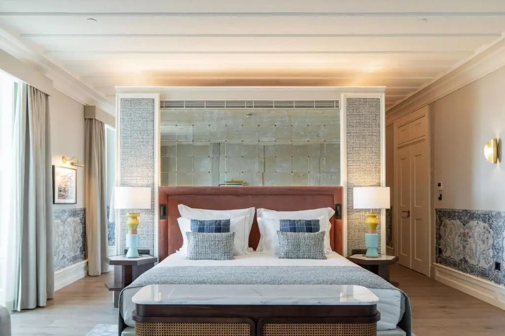 Elegant eingerichtetes Bett in einer Prestige Suite