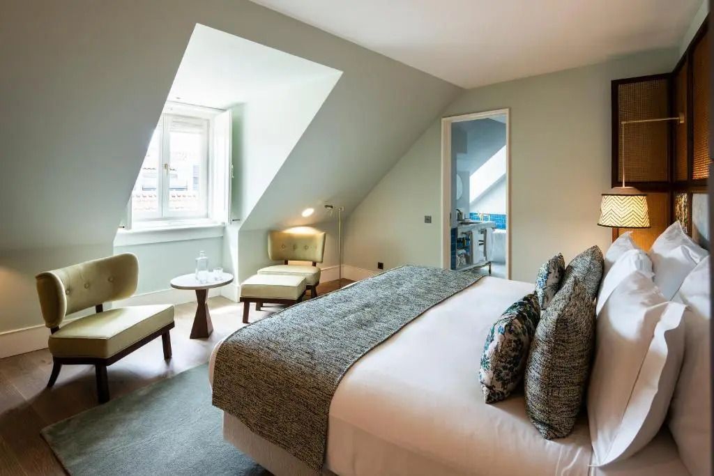 Gemütliches Superior Doppelzimmer mit Dachfenster und Sitzbereich