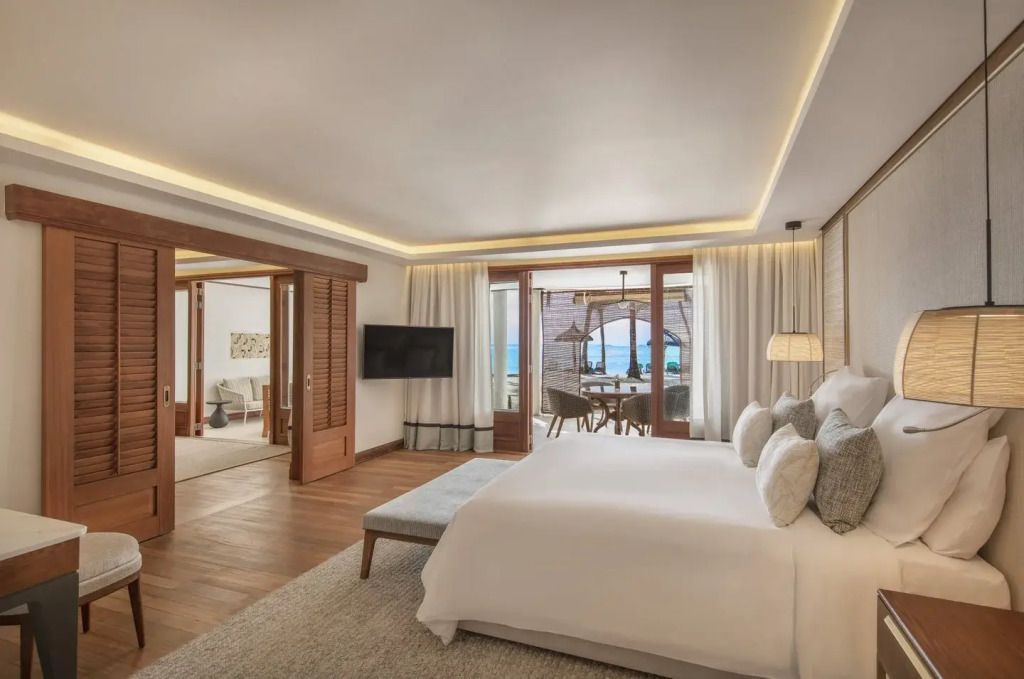 Senior Suite am Strand mit modernem Interieur und Meerblick