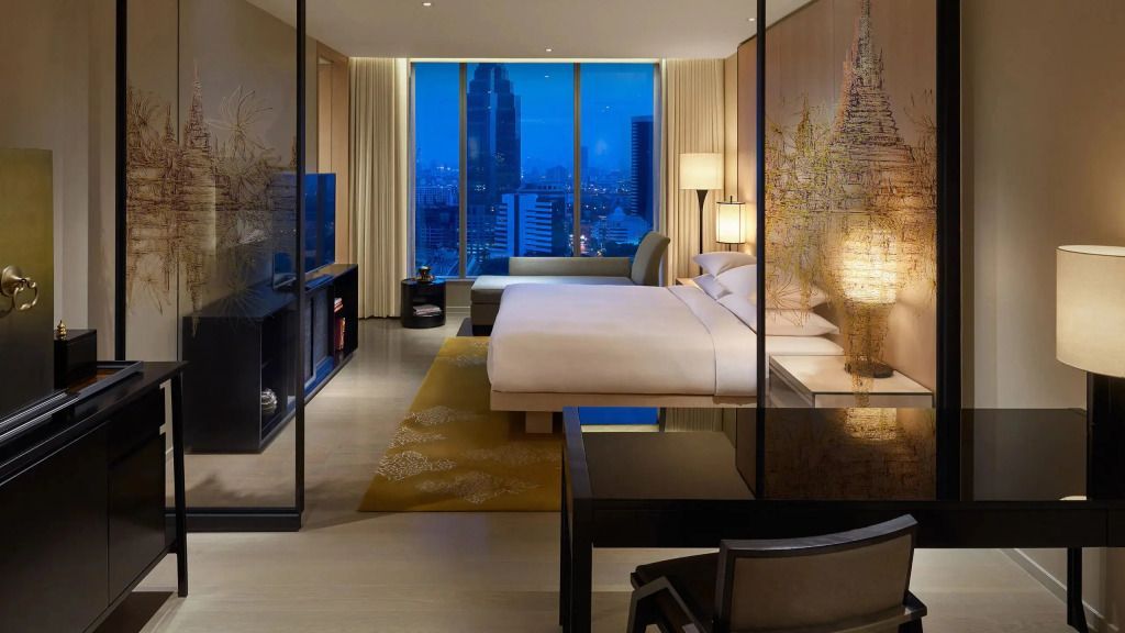 Modernes Doppelzimmer mit Stadtblick im Park Hyatt Bangkok bei Nacht
