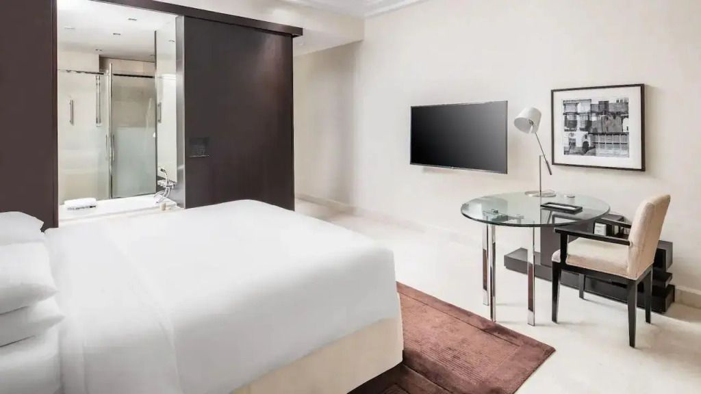 Elegantes Schlafzimmer mit minimalistischem Design