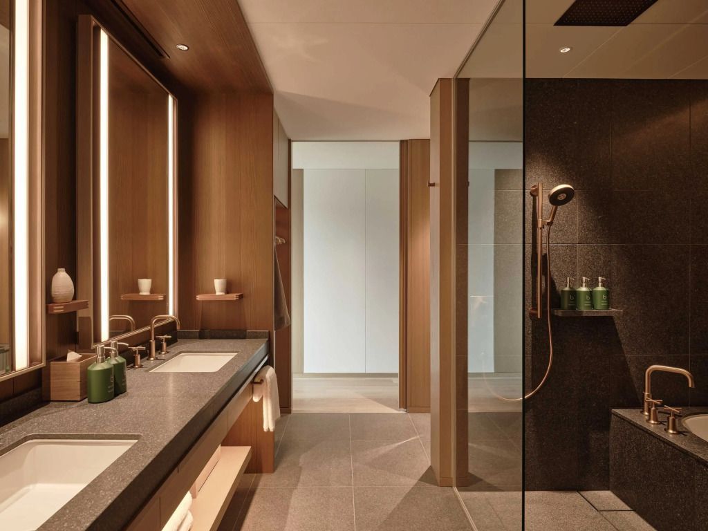Hochwertiges Badezimmerdesign mit modernen Armaturen