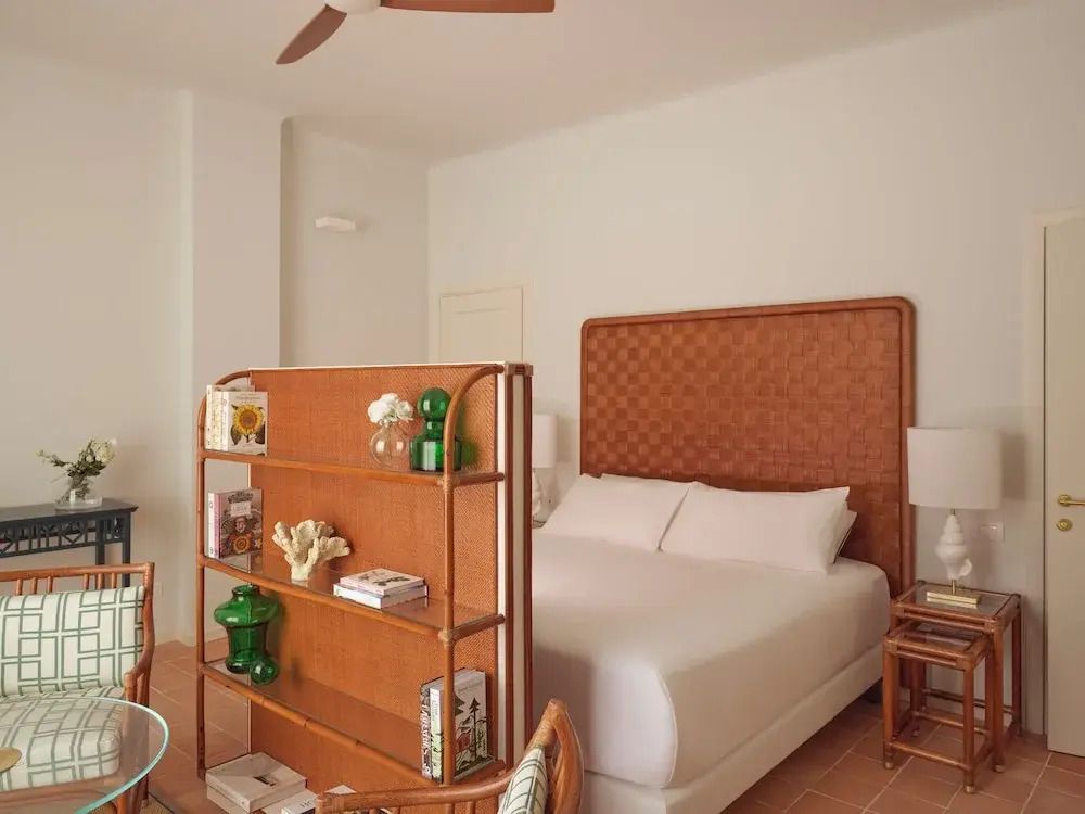 Elegantes Schlafzimmer mit modernem Design und Dekoration im Grand Zimmer des Hotels