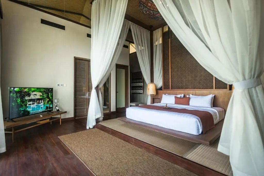 Modernes Zimmerdesign mit Baldachinbett und dezenter Beleuchtung
