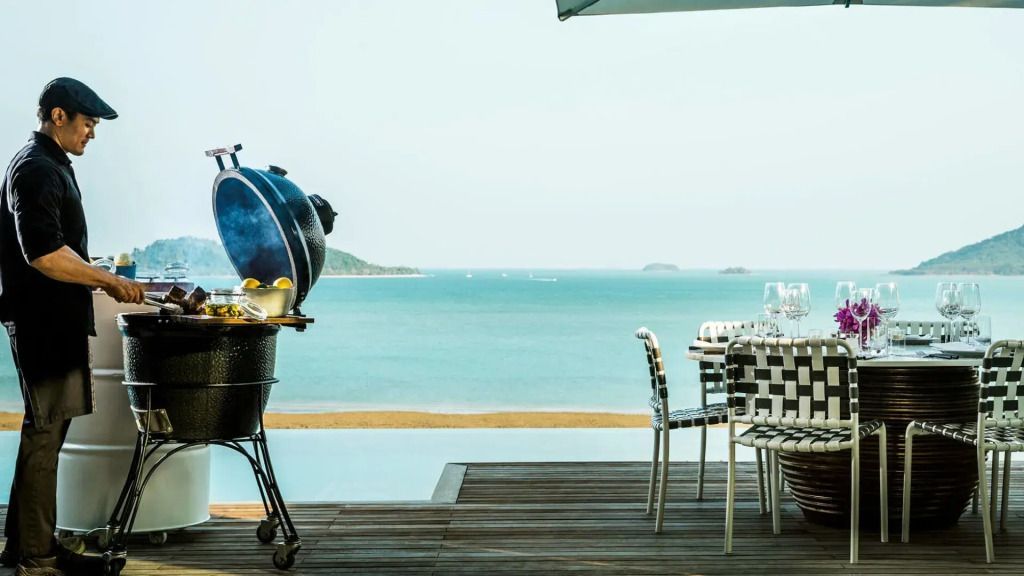Terrasse mit Grillplatz und atemberaubendem Meerblick