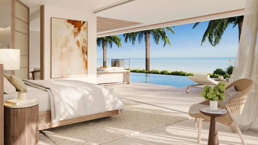 Luxuriöses Schlafzimmer mit Blick auf privaten Pool und Palmen am Strand