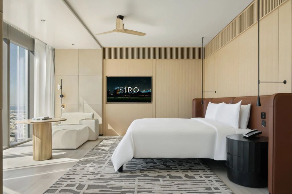 Moderne Suite mit Doppelbett und stilvoller Einrichtung im SIRO One Za'abeel Dubai