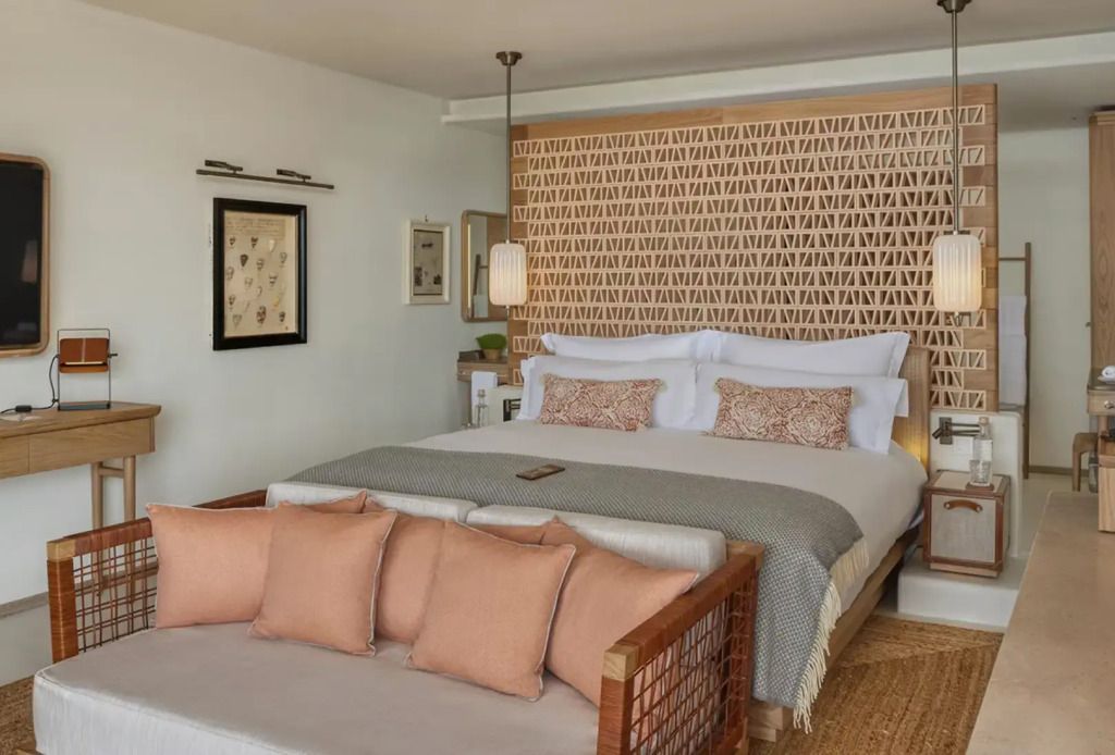 Helles Doppelzimmer mit stilvollen Details und gemütlichem Ambiente