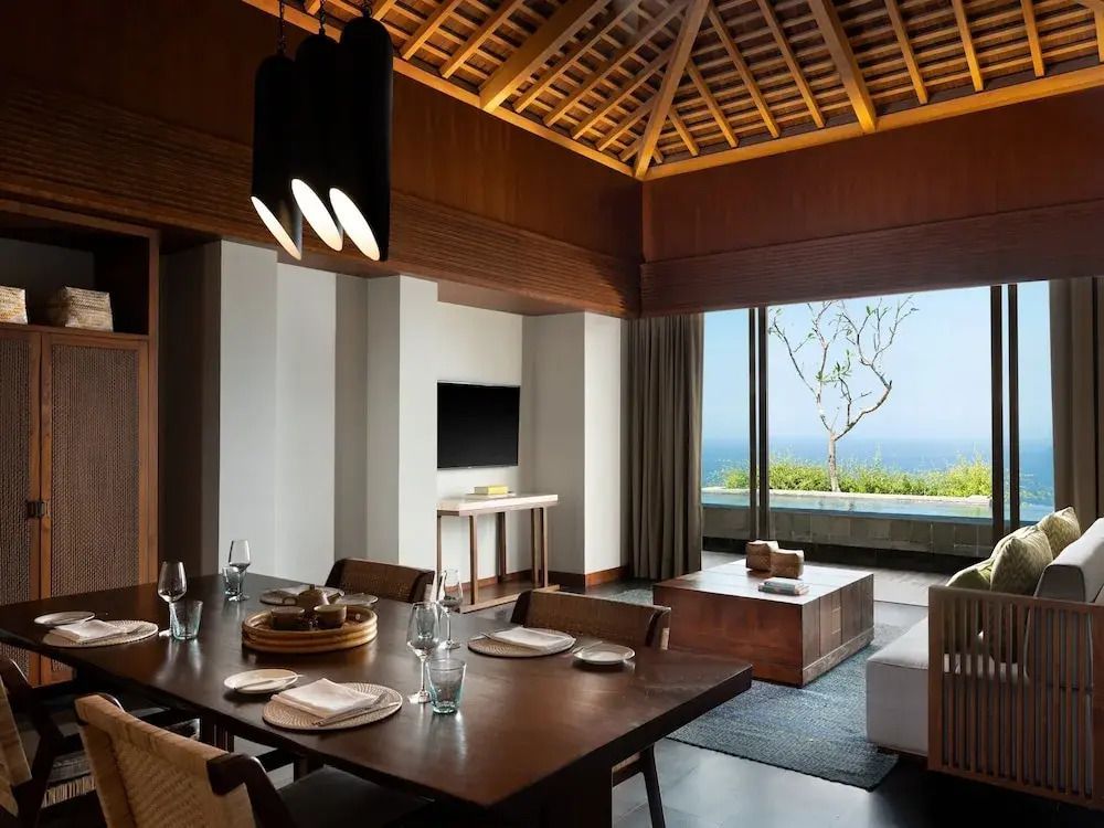 Essbereich mit Blick auf den Ozean im Six Senses Uluwatu