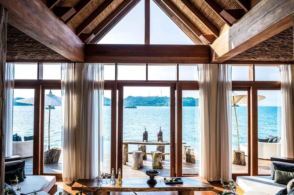 Panorama vom Wohnzimmer der Villa mit Blick auf das Meer