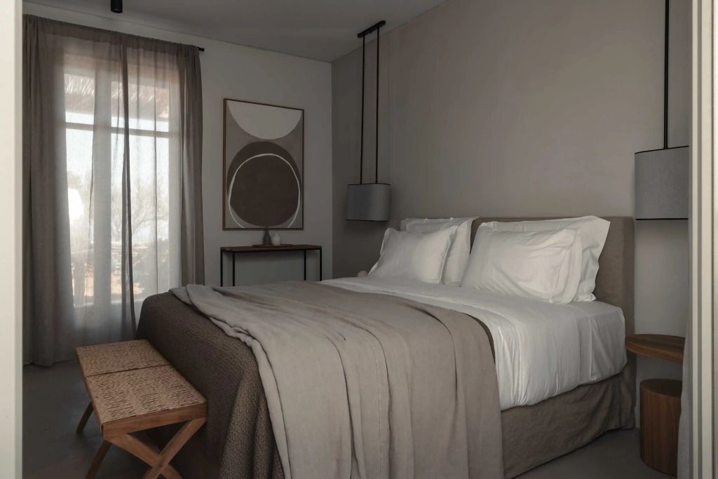 Modern eingerichtetes Superior Zimmer mit großem Bett und stilvollen Dekorationen.