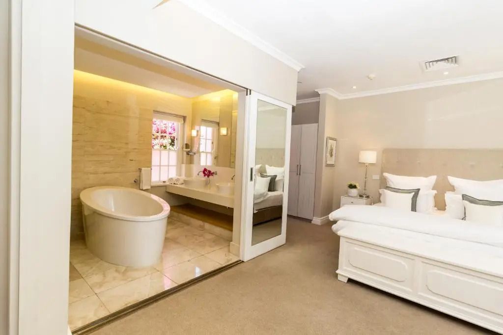 Premier Suite mit freistehender Badewanne und luxuriösem Dekor