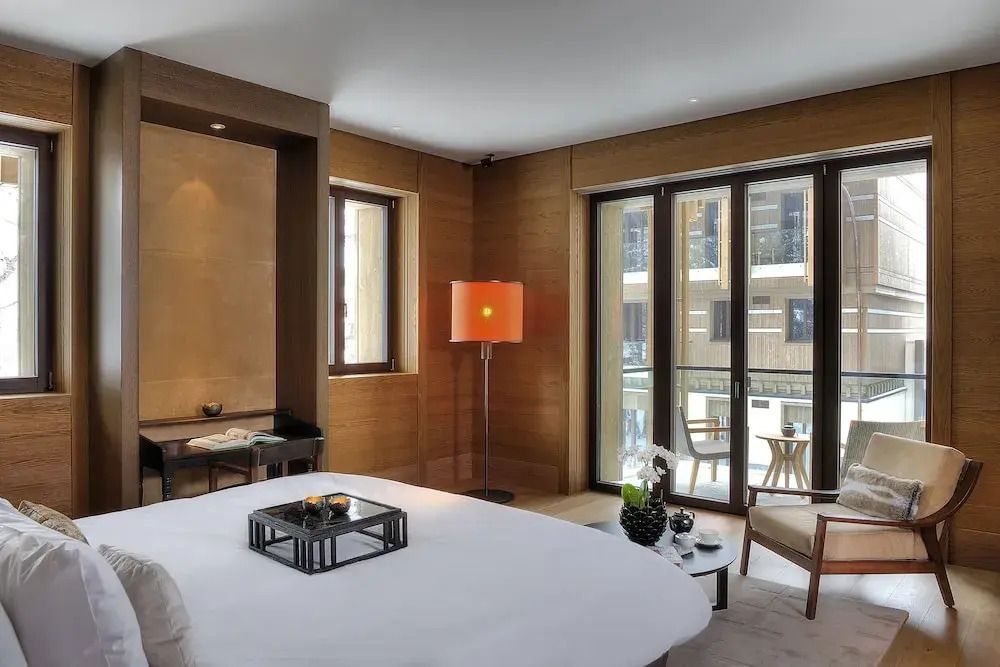 Deluxe Doppel Suite mit Balkon und Doppelbett, modern und stilvoll eingerichtet
