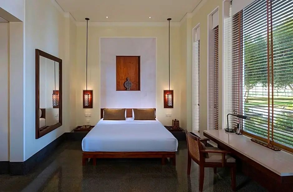 Modernes Superior Doppelzimmer mit stilvollem Design im The Chedi Muscat