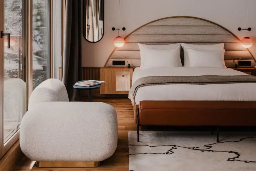 Gemütliches Doppelzimmer mit modernem Design und eleganten Möbeln