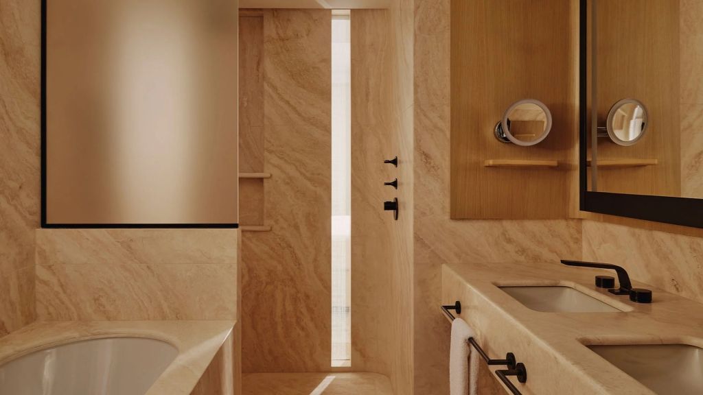 Hochwertiges Badezimmer mit edlen Materialien und stilvollem Design.